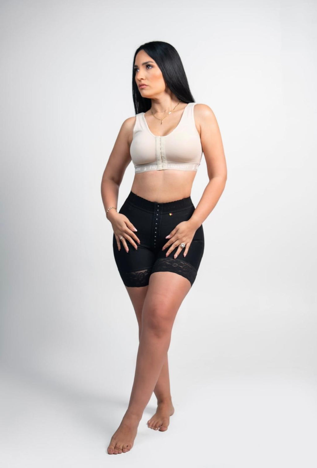 ✨ Butt-lifting shorts with clasps